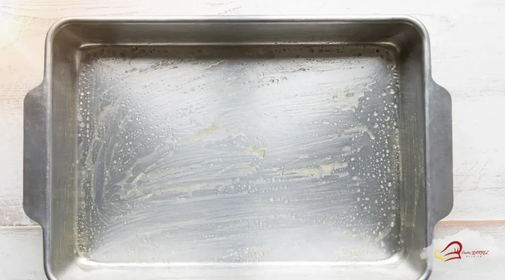 Lightly grease a 9×13-inch baking pan